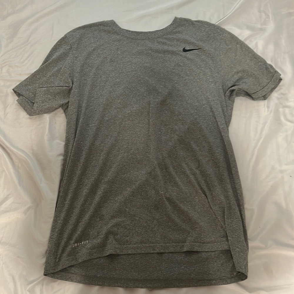 grey nike tee